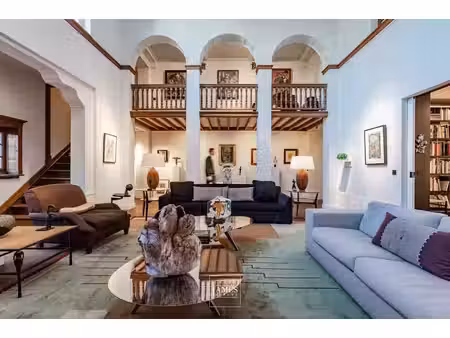 une maison pour collectionneurs à deux pas du châtelain