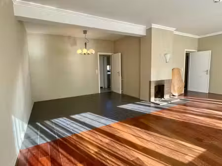 spacieux appartement 3 chambres evere  149 m²