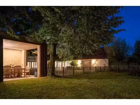 une ferme de luxe unique en son genre  avec piscine couverte