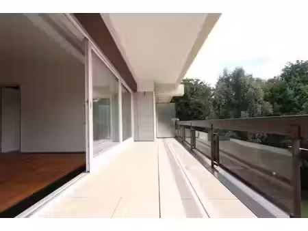 top apt 1ch + grande terrasse sud + garage - defré cambre