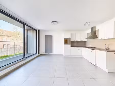 bel appartement 1ch. avec balcon et emplacement de parking