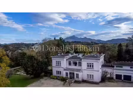 villa de luxe à vendre dans le quartier acotz
