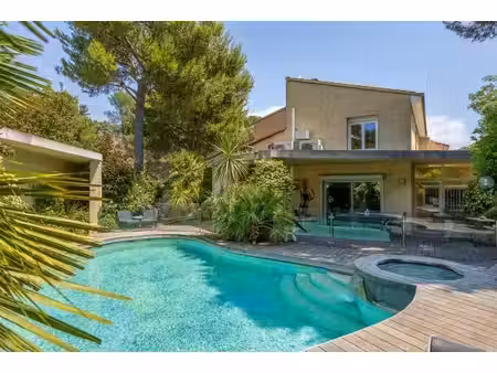 villa de luxe à vendre à roquefort-la-bédoule