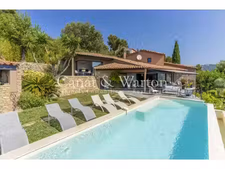 villa de luxe à vendre dans le quartier centre ouest
