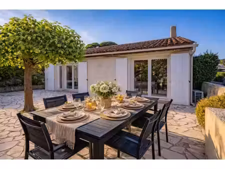villa de luxe à vendre dans le quartier les bouteillers