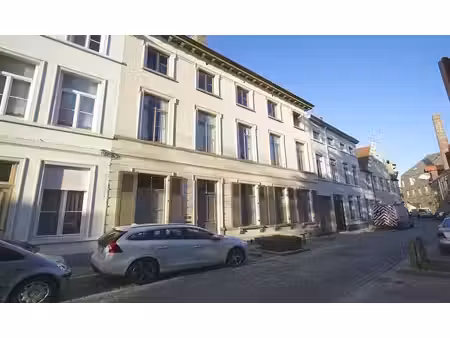 zeer grote studio in mooi herenhuis op st anna - prachtig...