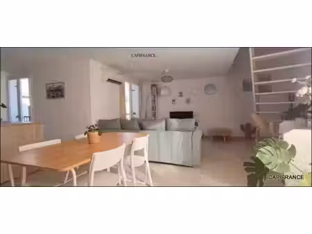 a st cyr sur mer (83) superbe duplex rénové de type 3 de 74 m² en centre ville  au 2ème ét