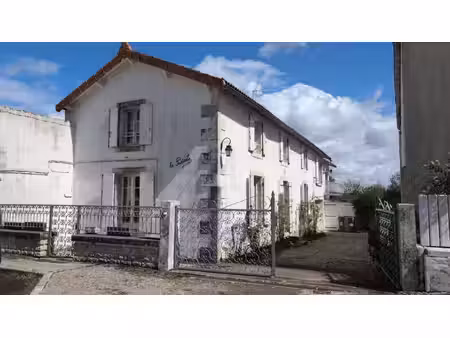 maison en pierre à rénover à saint-gelais – 97 m² – 2 chambres – vente directe  zéro frais