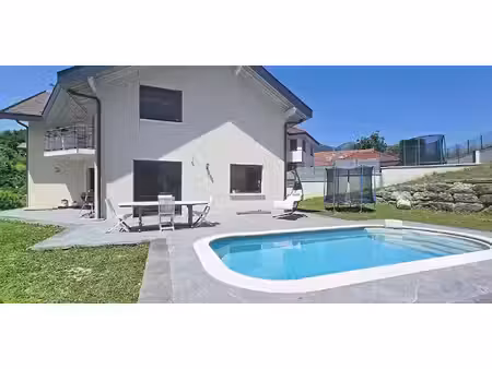 maison avec piscine et terrasse chevry (01)