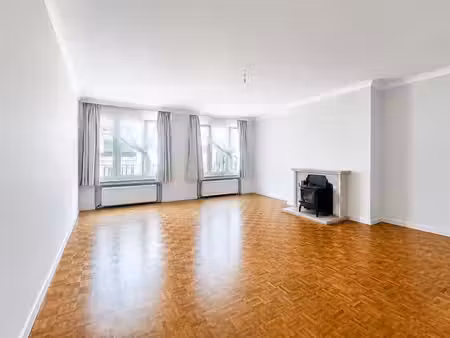 appartement 1 chambre rénové proche du parc de forest