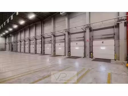 entrepôt moderne avec 10 quais de chargement à louer à wi...