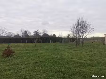 terrain 770 m² saint seurin sur l isle