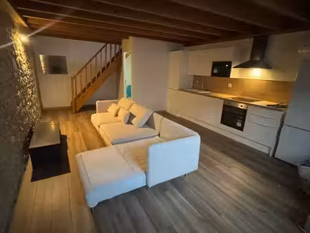 t2 duplex pauillac climatisé et cuisine neuve