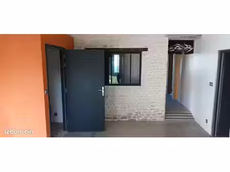 à louer – maison atypique avec jardin et terrasse – le gué-d’alleré