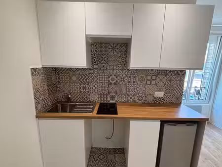 grand studio tout confort non meublé