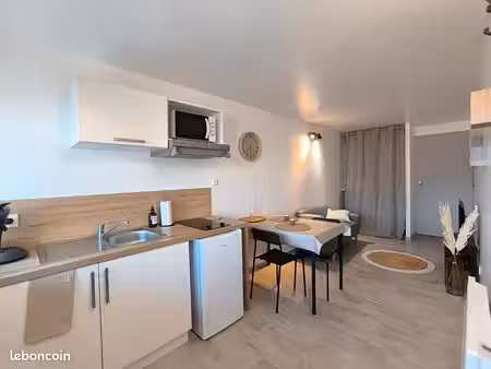 t2 meublé 30m² dans petite résidence  0 de frais d’agence