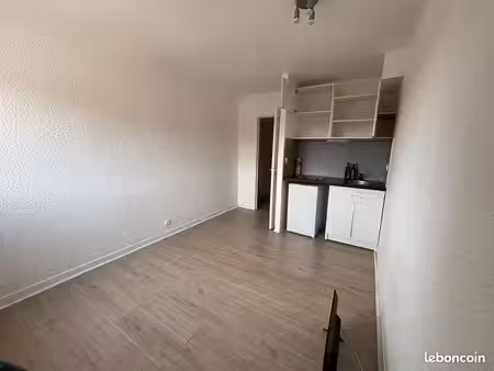 location studio f1 à cavalaire sur mer 21 m2