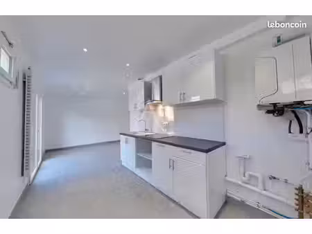studio 1 pièce 28 m²