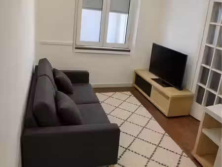 à louer belle maison de ville avec cour privée et dépendance