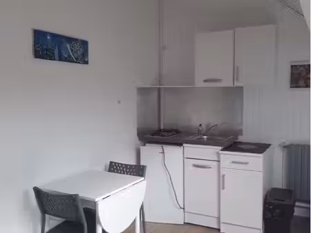 appartement meublé en soupente  calme et idéalement situé à deux pas de la faculté de droi