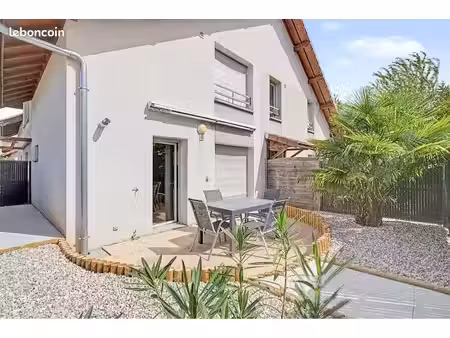t3 en duplex avec jardin  garage et parking