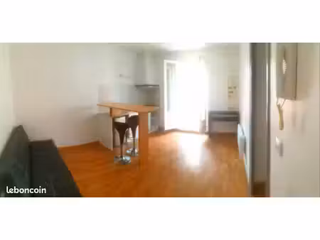 très bel appartement meuble dans très bel immeuble