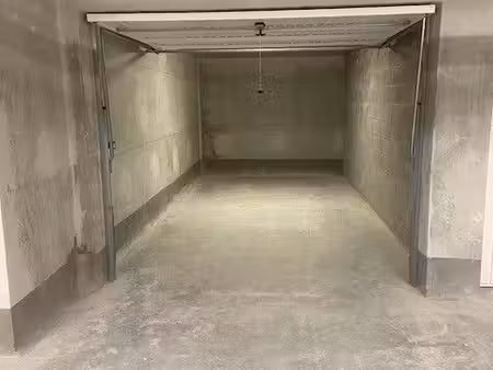 garage fermé à louer