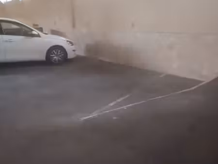 place de parking couverte