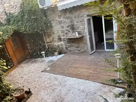 jolie studio avec jardinet - centre ville