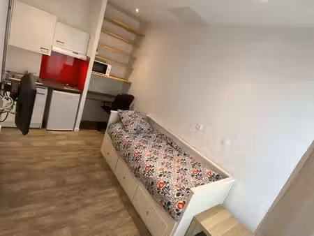 jolie petit studio meublé