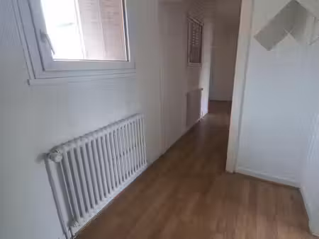 appartement t3 très lumineux et spacieux en plein coeur de ville avec cuisine aménagée dis
