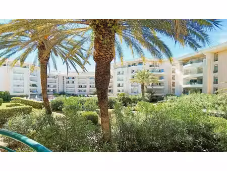 port-fréjus - très beau sudio dans résidence avec piscine.