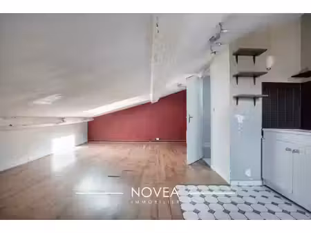 charmant studio mansardé au coeur des pentes de la croix-rousse
