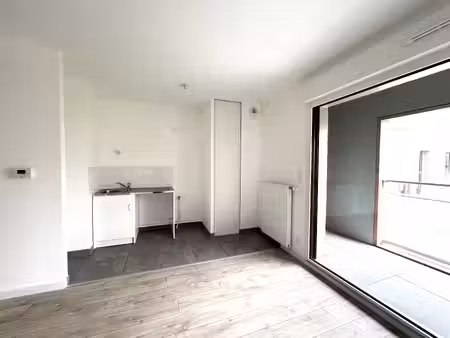 location appartement 2 pièces 42 m² à la roche-sur-yon (85000)
