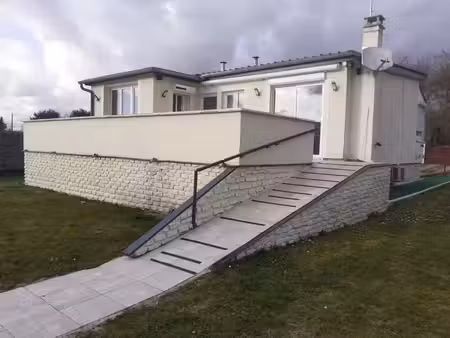 maison et dépendances sur 1 225 m² de terrain