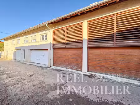 bureaux ou projet d'habitation au coeur du village