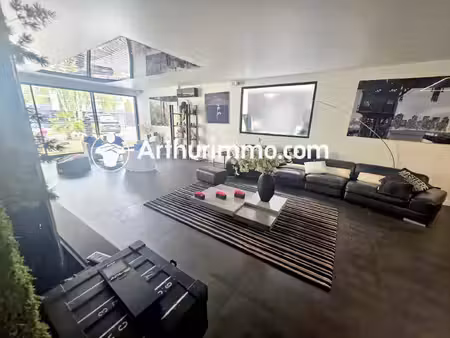 pringy – maison familiale 10 pièces avec piscine intérieure et 4 chambres