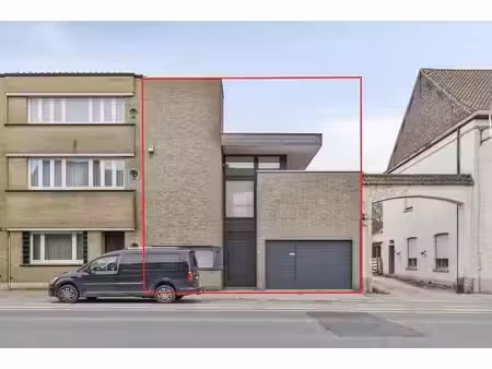 espace de pratique avec bureau à bissegem