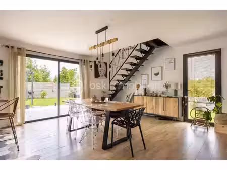 pavillon de 102 m² à briollay