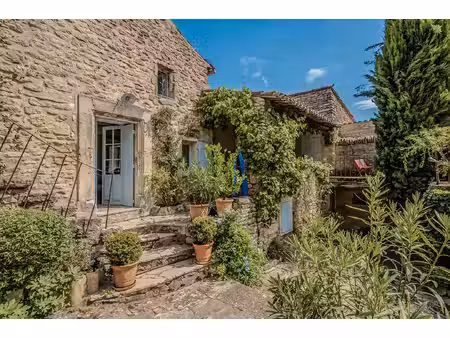 au coeur d'un hameau paisible  une maison inspirante aux multiples facettes