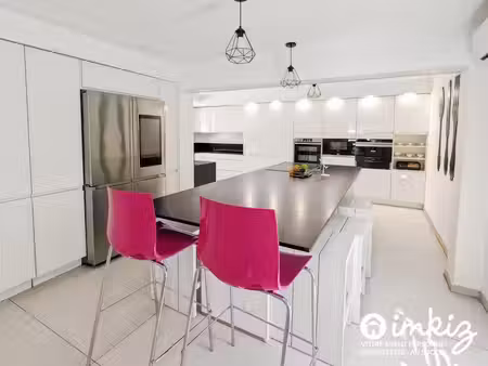 belle propriété  beaucoup d'espace et piscine
