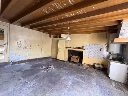situé à mozac  maison à réhabiliter de 131m2