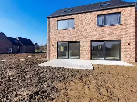 splendide maison neuve jouissant d'une magnifique vue