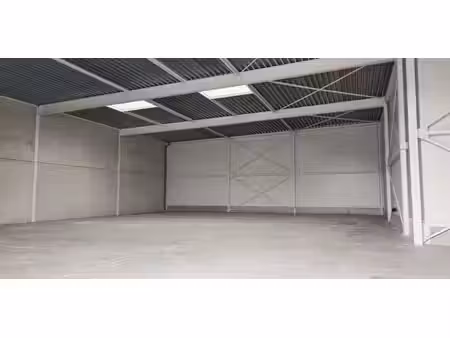 bâtiment pme à un emplacement de choix