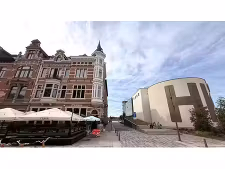 bureau rénové à louer dans le quartier zuid à anvers.