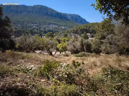 terrain dominant 661 m² – le revest – vue faron