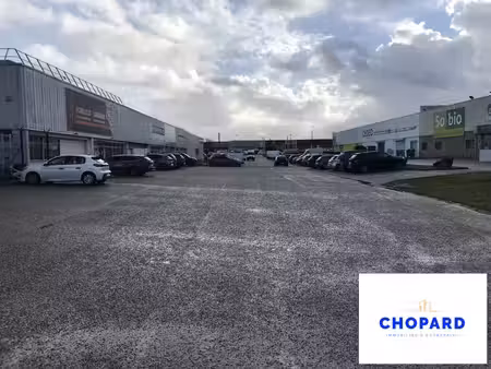 location local commercial