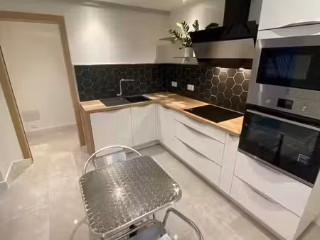 t2 duplex 65m² rénové – nîmes centre – maison carrée