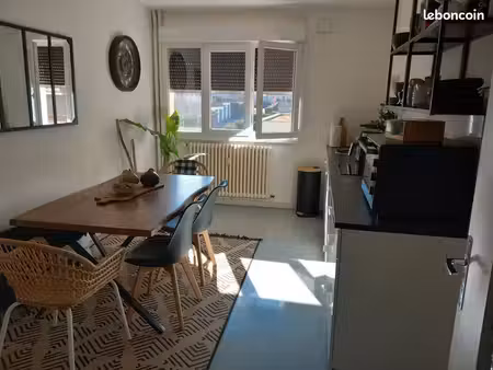 loue appartement très lumineux de type f3  situé plein sud  au premier étage d’une petite 