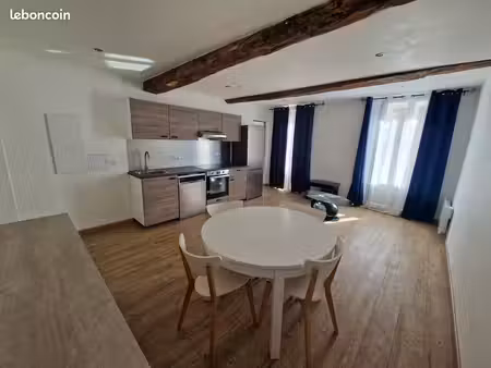 t2 meublé rénové de 37 m² – 605/mois cc